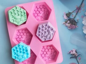 Molde silicona jabones 6 hexagonos con abejas (3).jpg